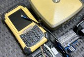 Zestaw GPS/GLONASS Topcon HiPer SR z kontrolerem FC – 236 z tyczką i uchwytem