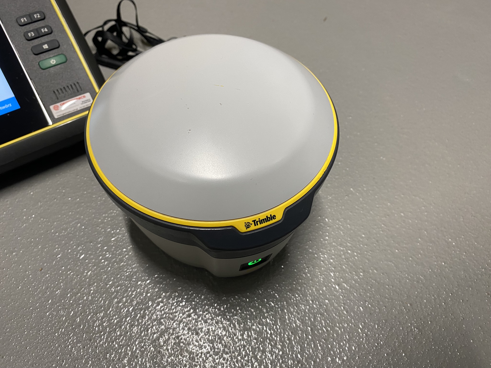 Trimble R2 z kontrolerem T7