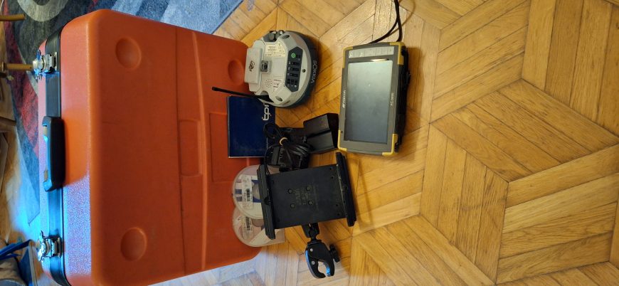 Zestaw Sokkia GNSS GRX-1 ( 2010r. ) z kontrolerem FC-5000 ( 2017r. )