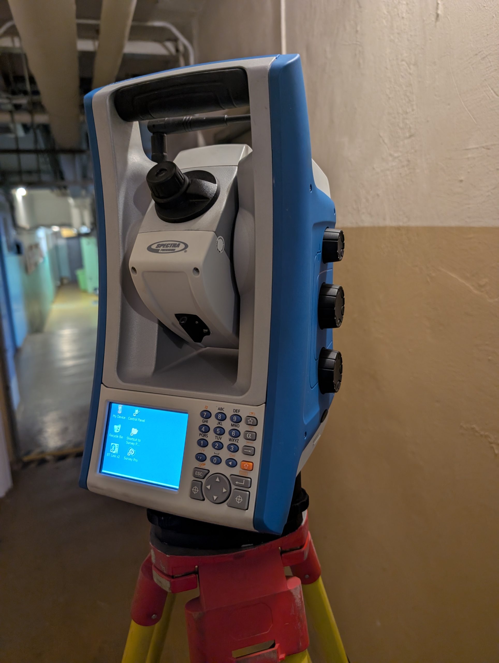 Zestaw Tachimetr Robotyczny + GPS