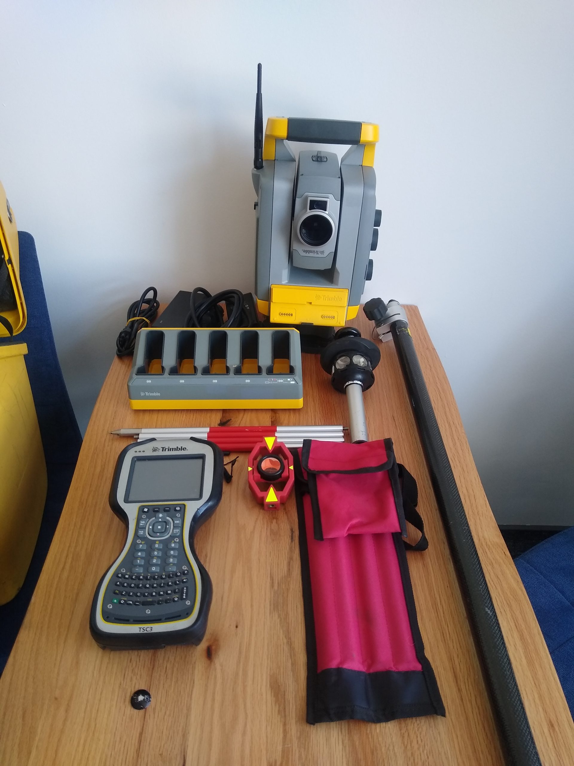 Tachimetr robotyczny Trimble S6 2″ z kontrolerem TSC3