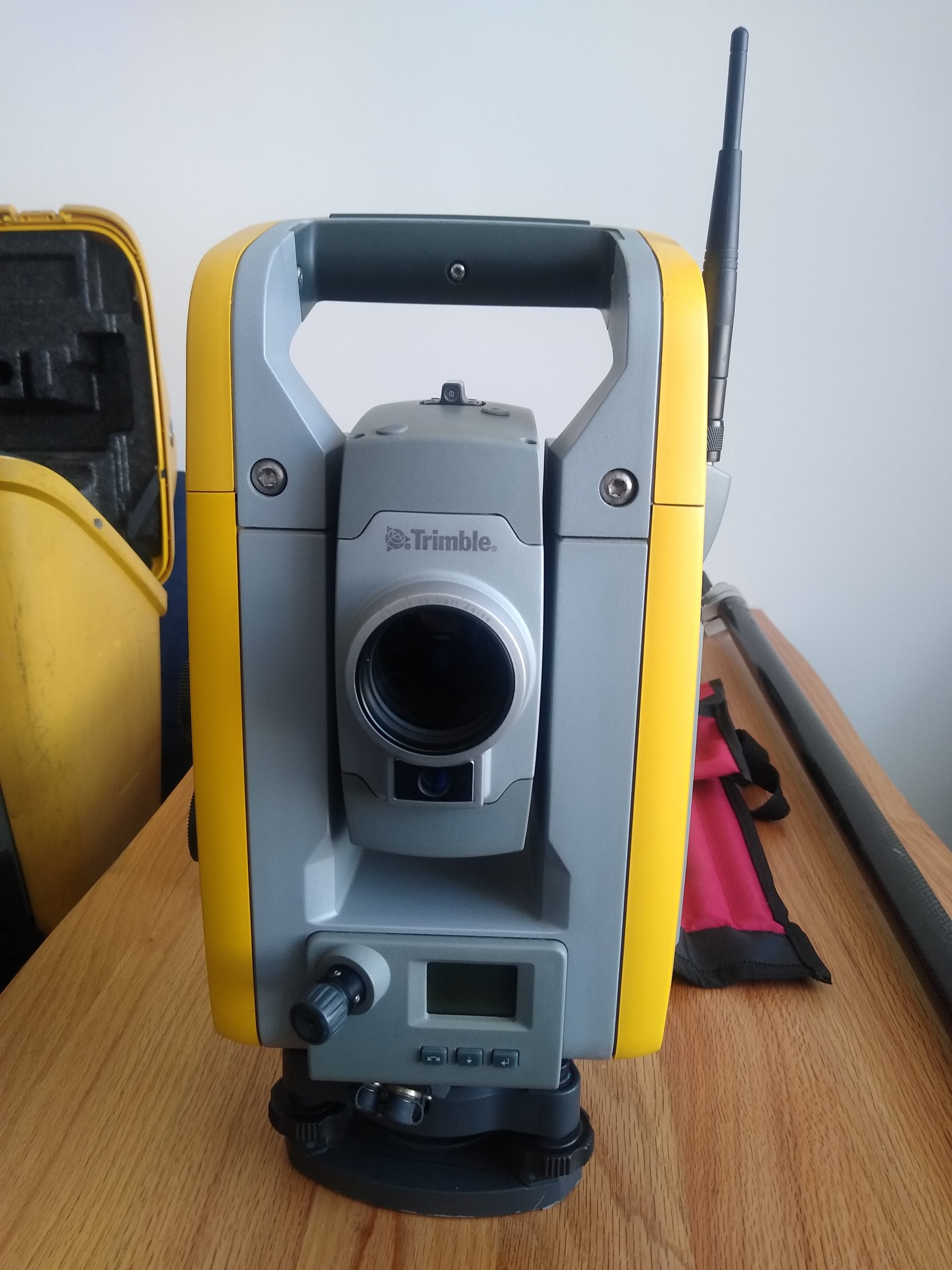Tachimetr robotyczny Trimble S6 2″ z kontrolerem TSC3