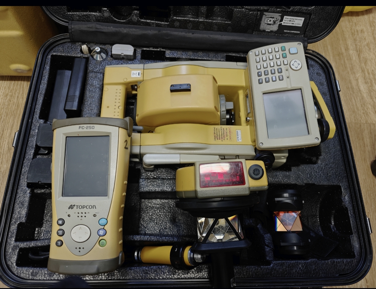 Zestaw hybrydowy TOPCON jednoosobowy (tachimetr + GPS)