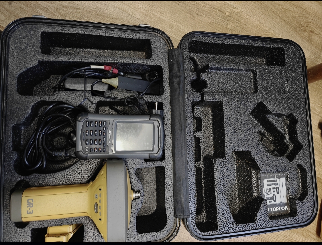 Zestaw hybrydowy TOPCON jednoosobowy (tachimetr + GPS)