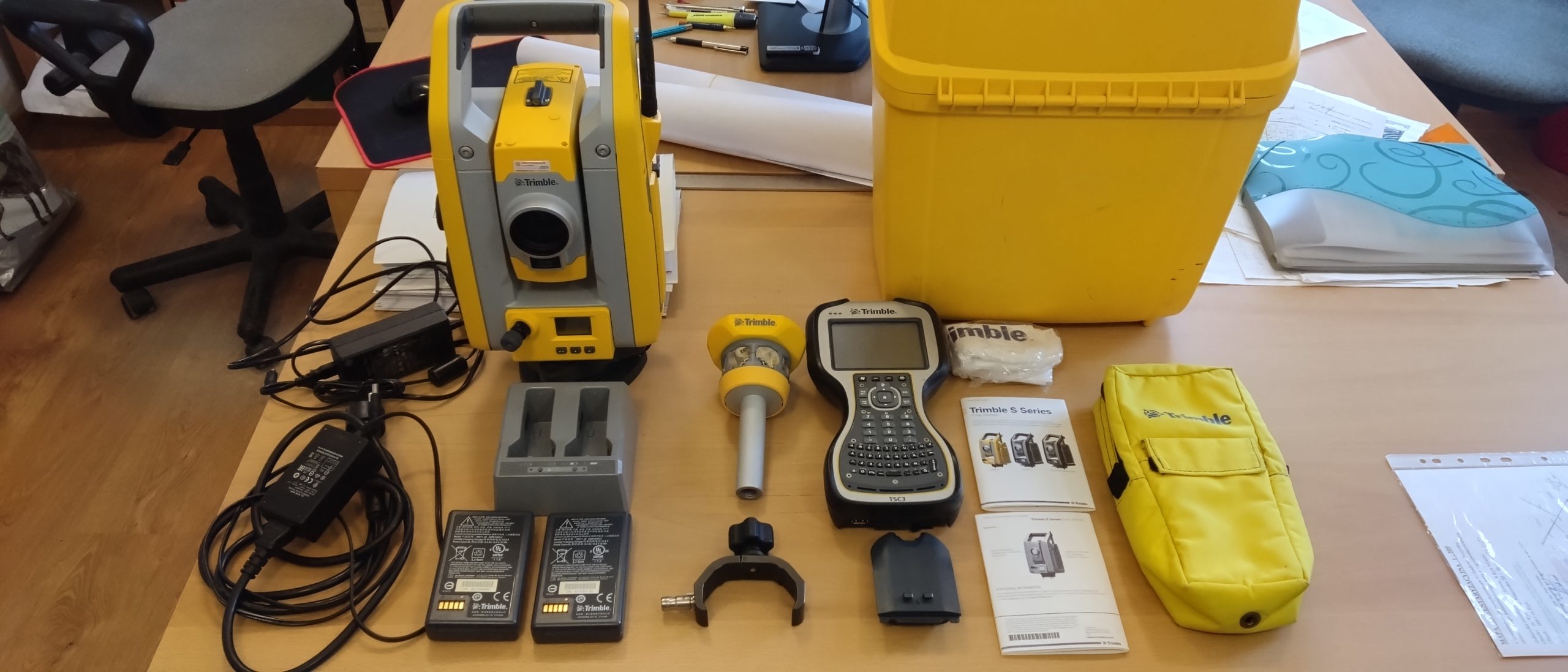 Tachimetr robotyczny TRIMBLE S5 ( 2021r. ) + TSC3 Access