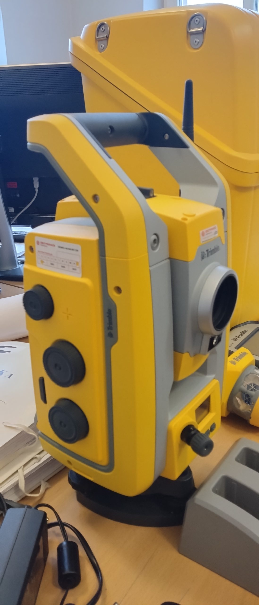 Tachimetr robotyczny TRIMBLE S5 ( 2021r. ) + TSC3 Access