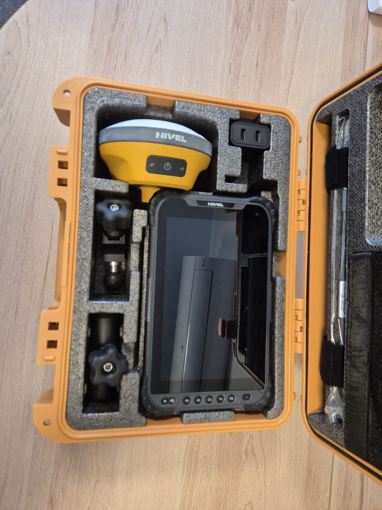 Odbiornik GNSS Nivel System Point 3 + kontroler NT-1024