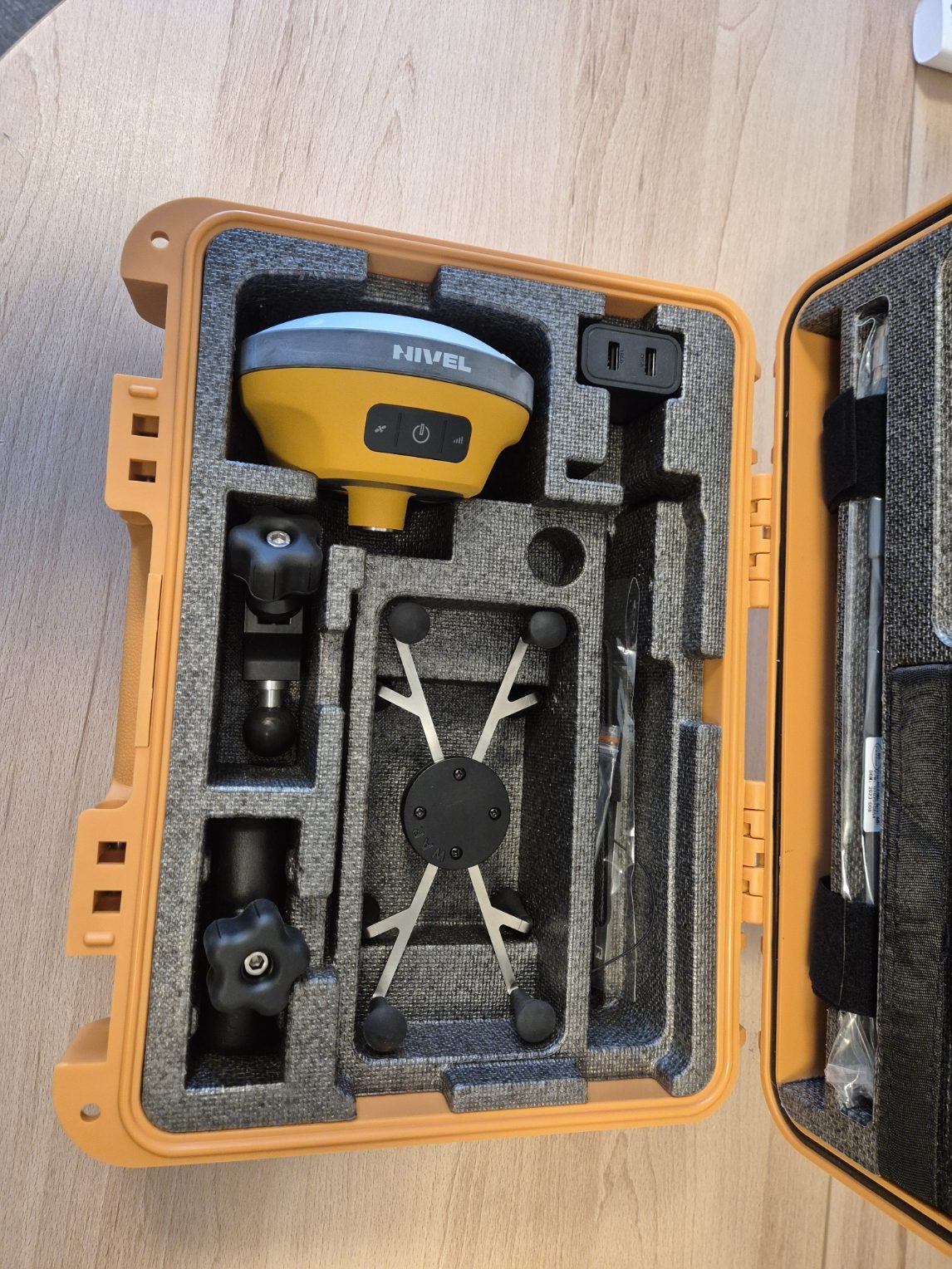 Odbiornik GNSS Nivel System Point 3 + kontroler NT-1024