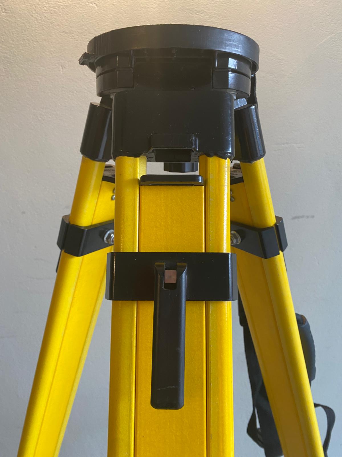 Profesjonalny Statyw Geodezyjny (Ciężki) + Mobilny Trójnik na Kółkach