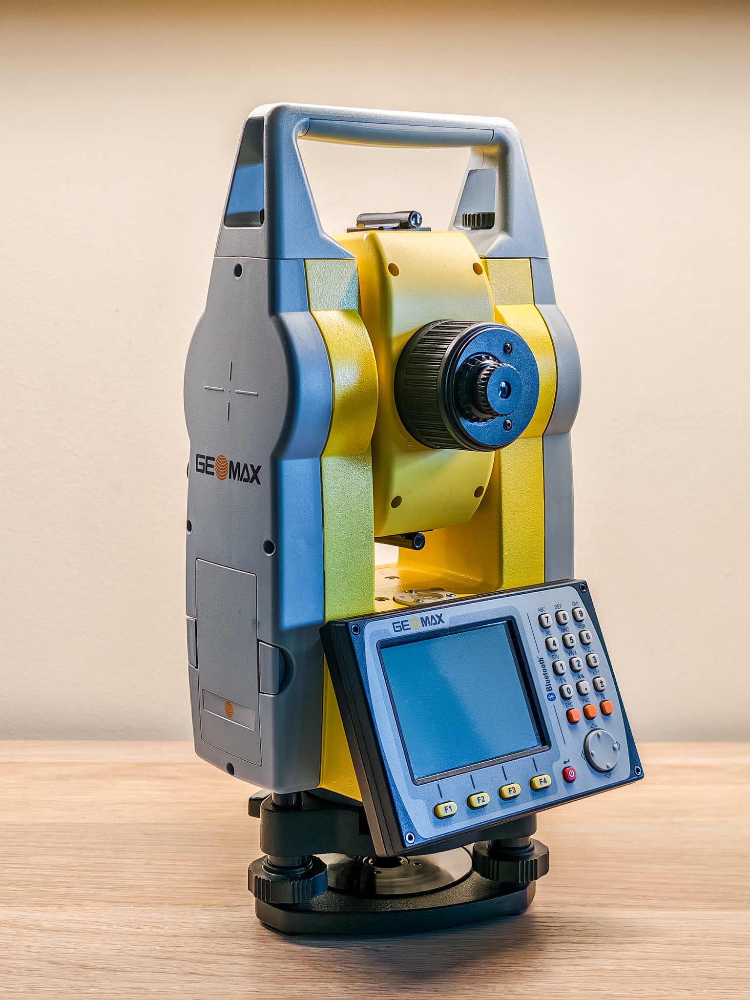 Tachimetr GEOMAX Zoom 30 PRO 2″ – zestaw