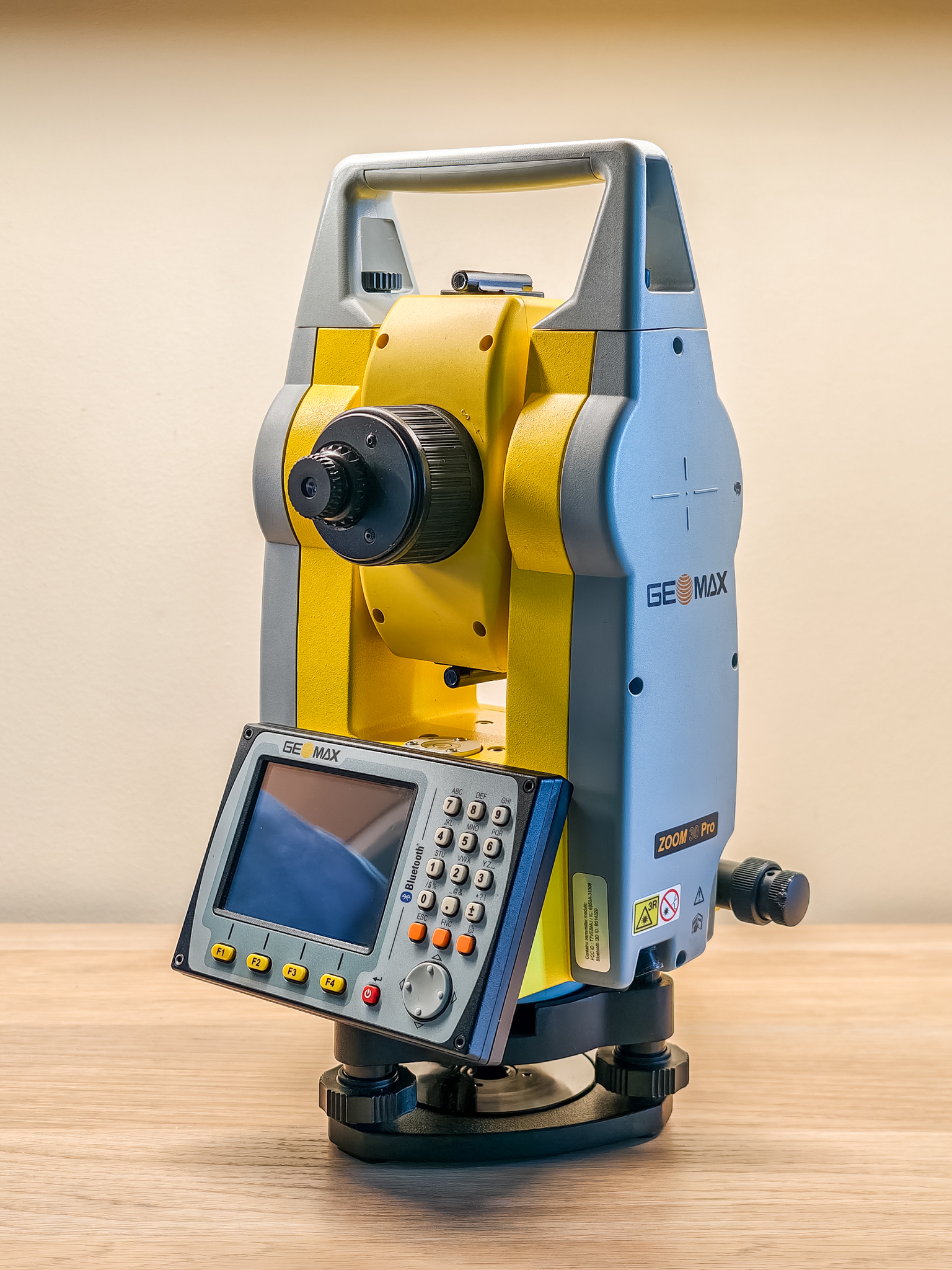 Tachimetr GEOMAX Zoom 30 PRO 2″ – zestaw