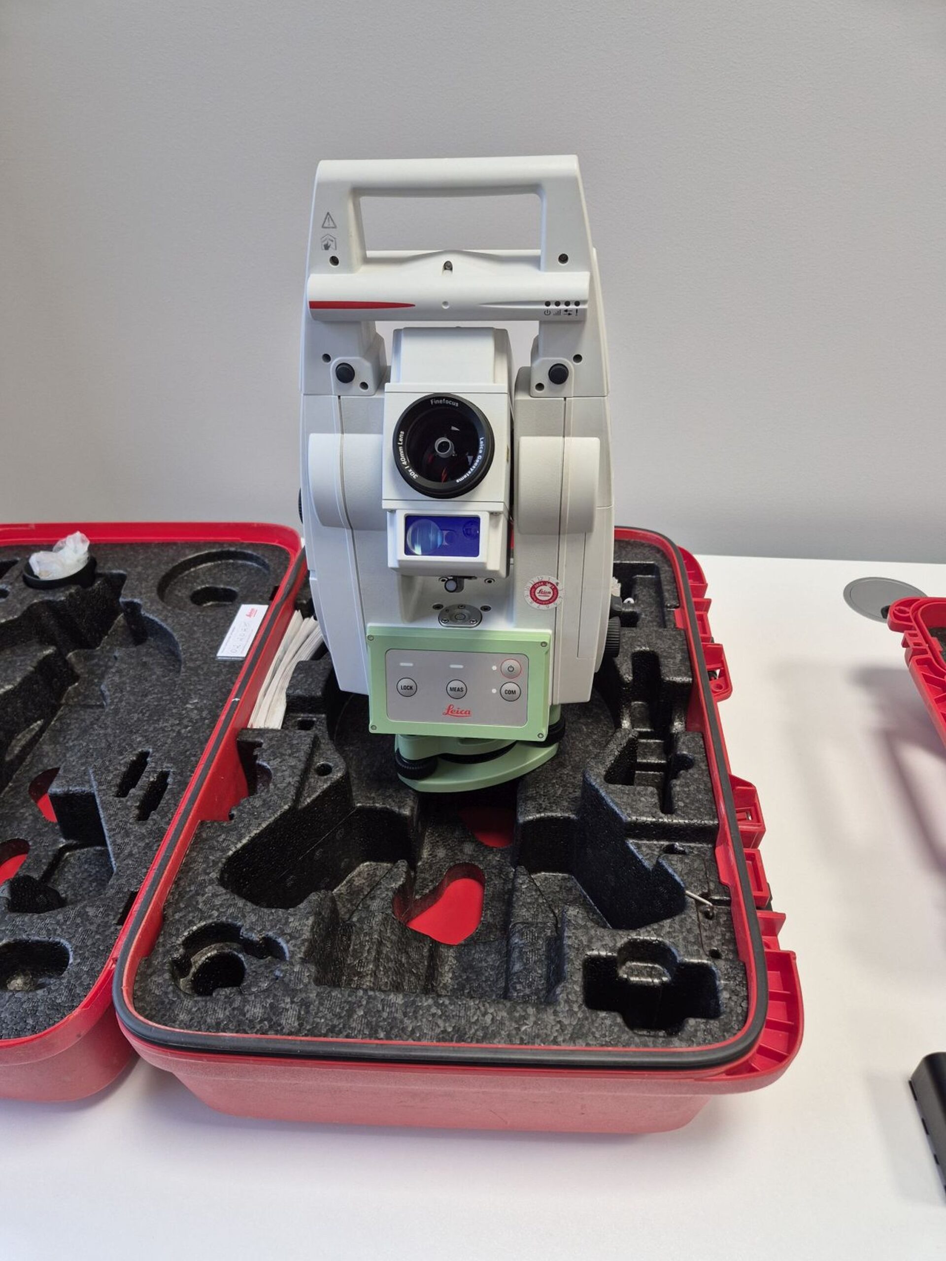 Tachimetr robotyczny Leica TS13 3″ R500