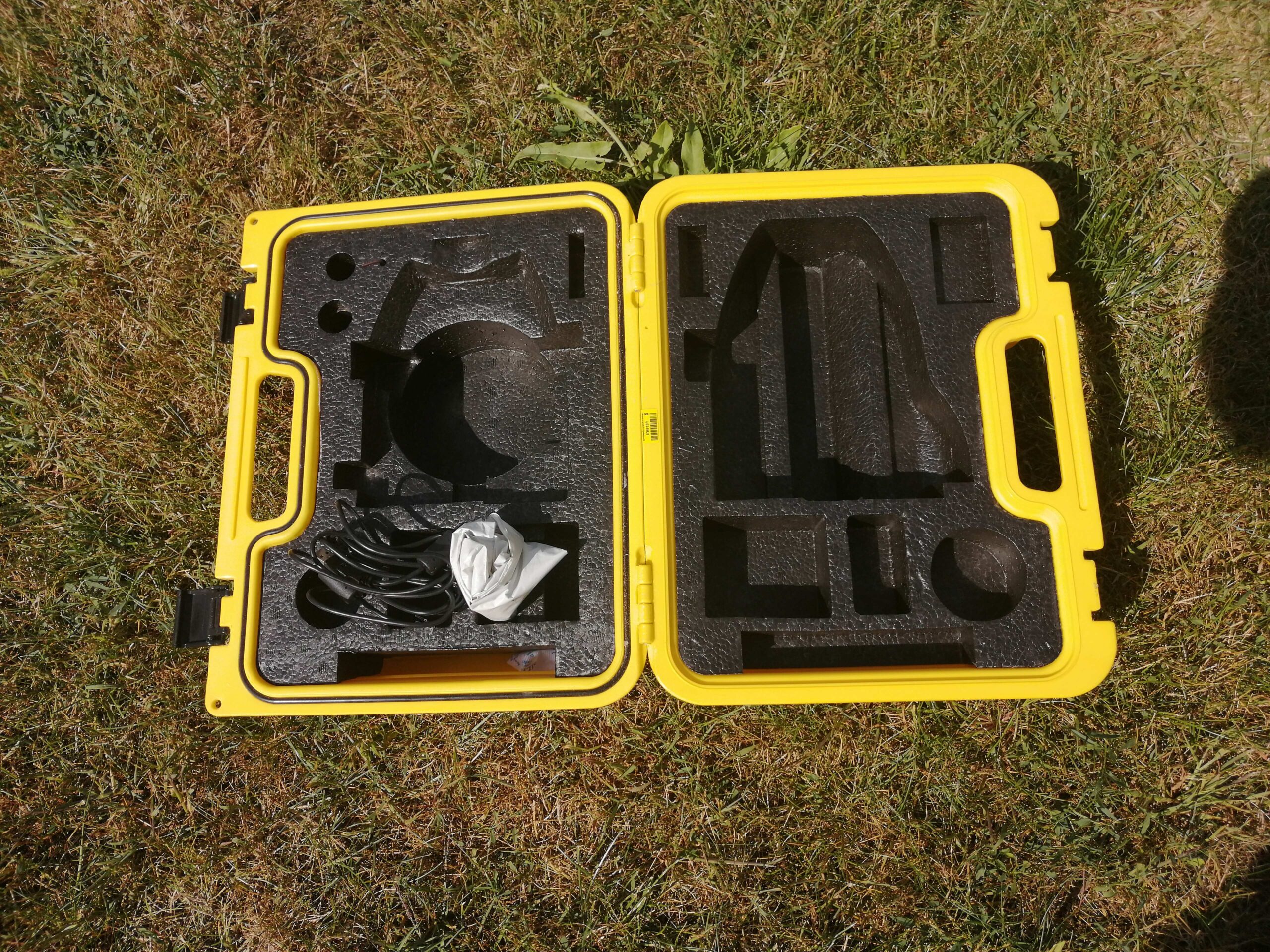 Leica Sprinter 150M, dwie łaty kodowane, statyw fiber glass, 2018.