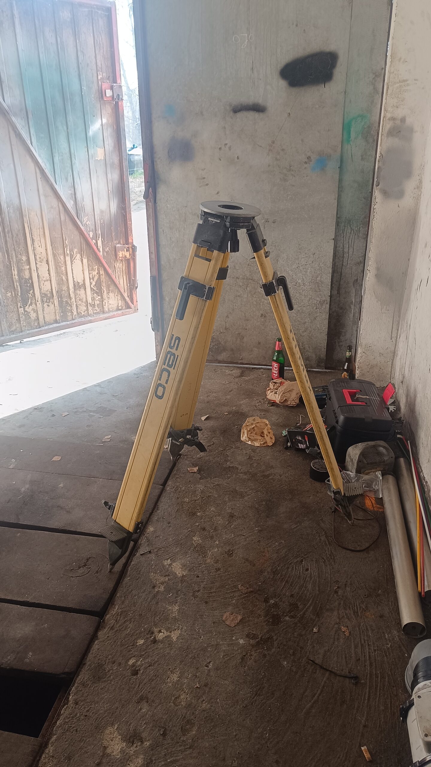 Statyw geodezyjny Seco Tri-Max – stabilny, profesjonalny (tachimetr, laser, skaner)