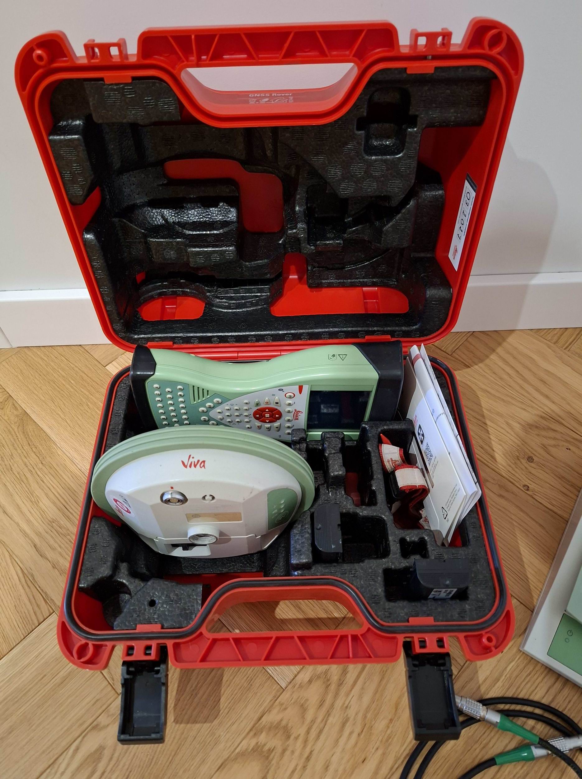 Leica GNSS – kompletny zestaw pomiarowy GS08plus + CS15 + osprzęt